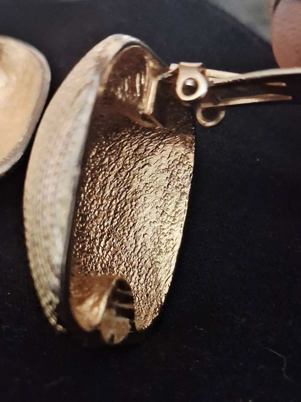 Vintage Gold Tone Textured Square Ribbed Clip On Earrings - Picture 7 of 7